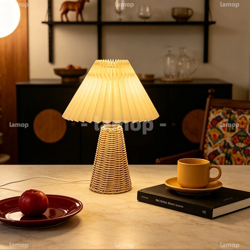 Lampe de chevet rétro en rotin, abat-jour accordéon et pied cône