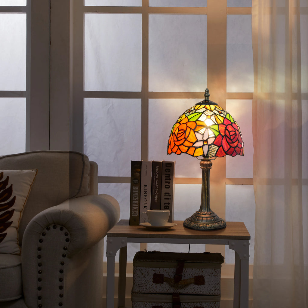 Lampe de chevet style Tiffany en vitrail à roses rouges et orangées