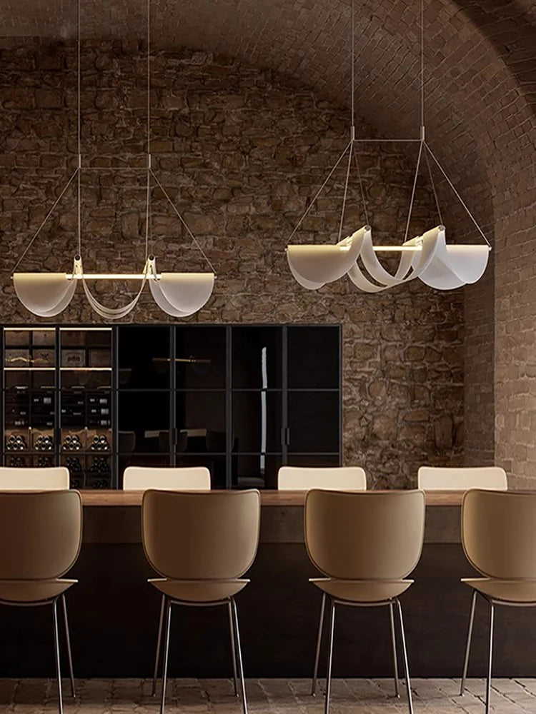 Lustre vagues en plexiglas blanc perforé, LED, 78 ou 118 cm