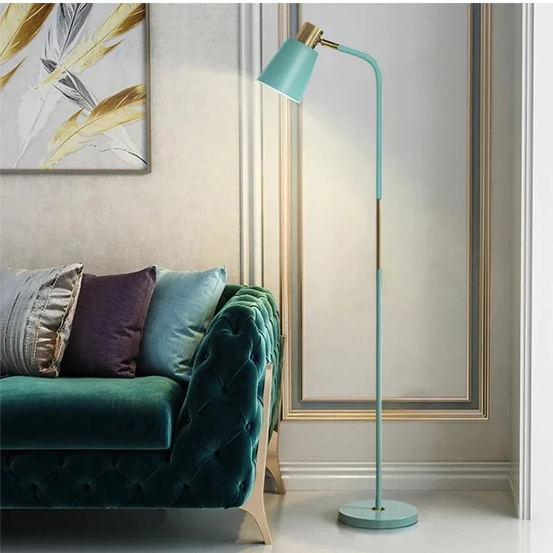 Lampadaire liseuse à tête orientable et finitions dorées, 3 coloris