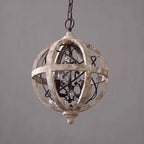 Lustre boule en bois patiné, 3 chandelles E14 et pampilles