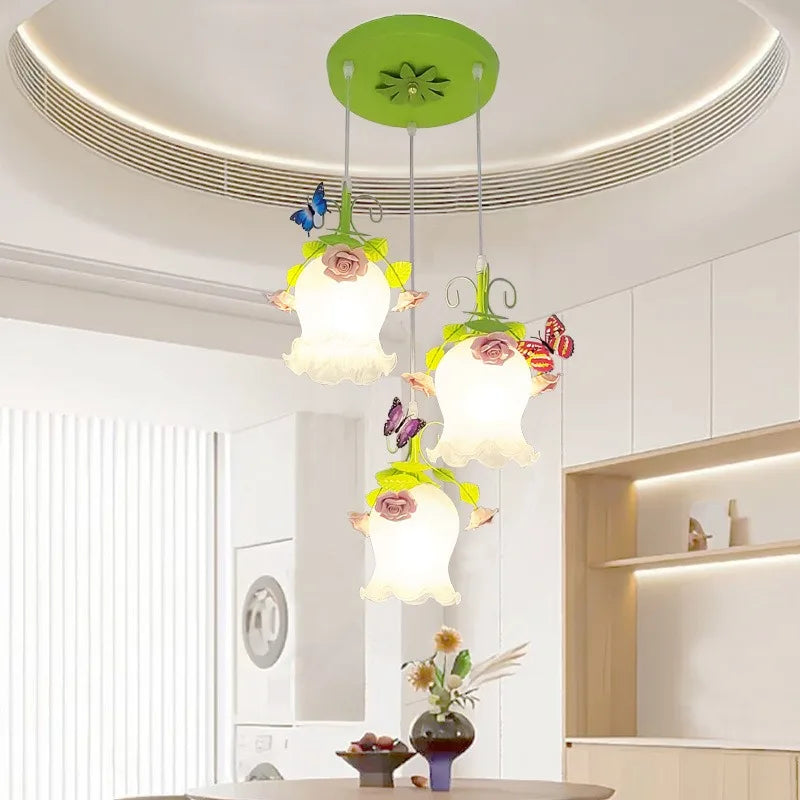 Suspension à tulipes de verre et roses en céramique