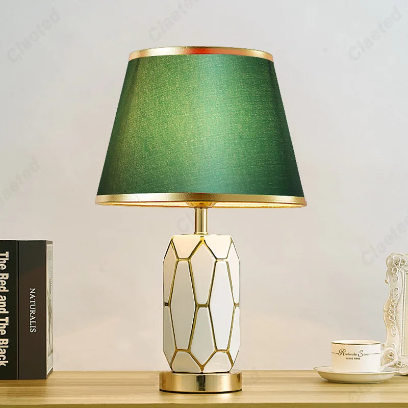Lampe de chevet en céramique blanche à facettes dorées, 47 cm