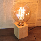 Lampe de chevet cube en bois clair, douille E27 pour ampoule apparente