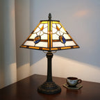 Lampe à poser en vitrail ivoire et ambre, abat-jour pyramide 28 cm