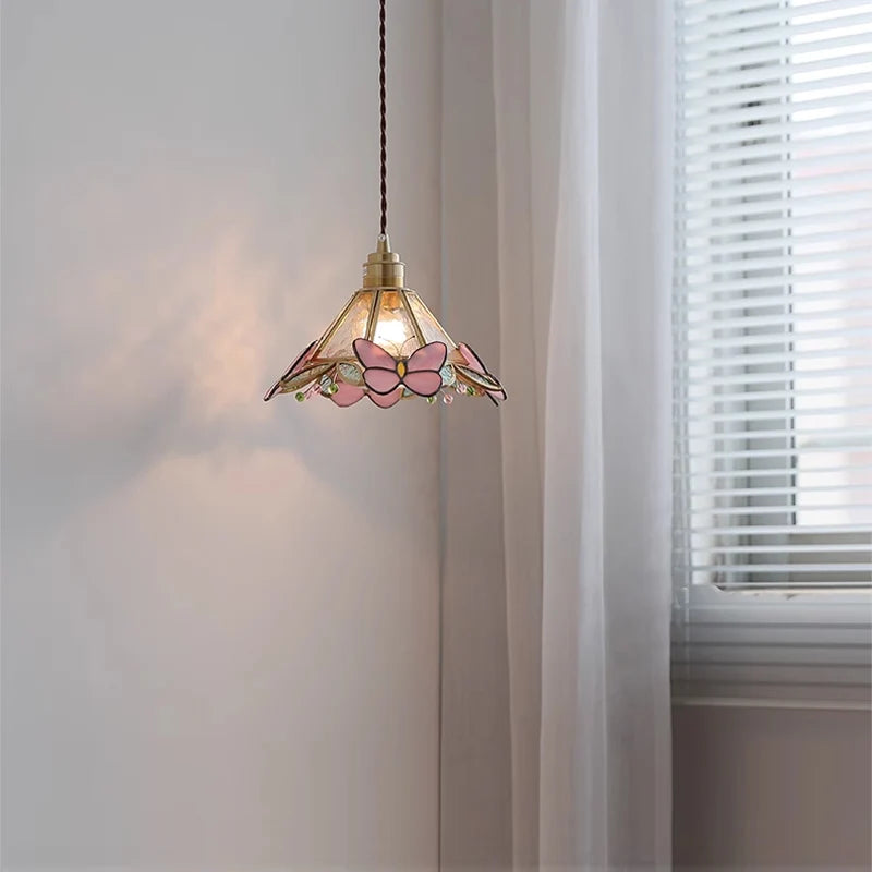 Plafonnier en verre vitrail à papillons roses et laiton, E27