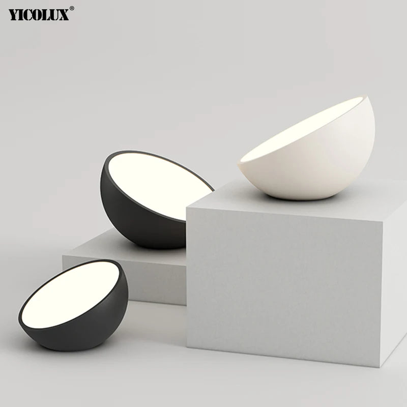 Plafonnier LED demi-sphère inclinée, noir ou blanc, Ø 20 à 50 cm