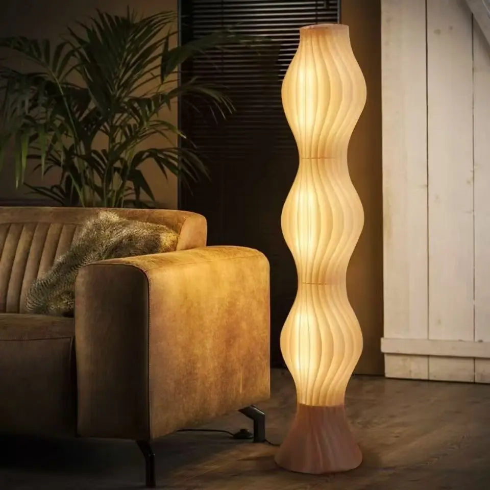 Lampadaire en lamelles de chêne ondulées, lumière trois teintes
