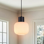 Suspension en verre blanc côtelé Ø 20 cm, douille noire, câble 150 cm