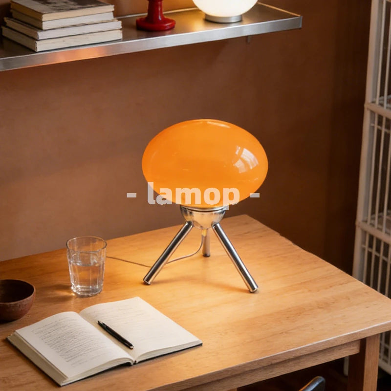 Lampe de chevet ovale en verre orange sur trépied chromé, 27 cm