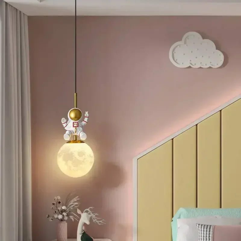 Suspension astronaute sur globe lune ou planète pour chambre d'enfant