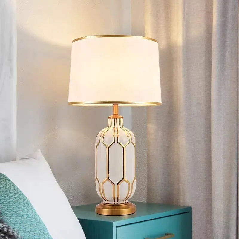 Lampe à poser en céramique vert émeraude et or, abat-jour plissé