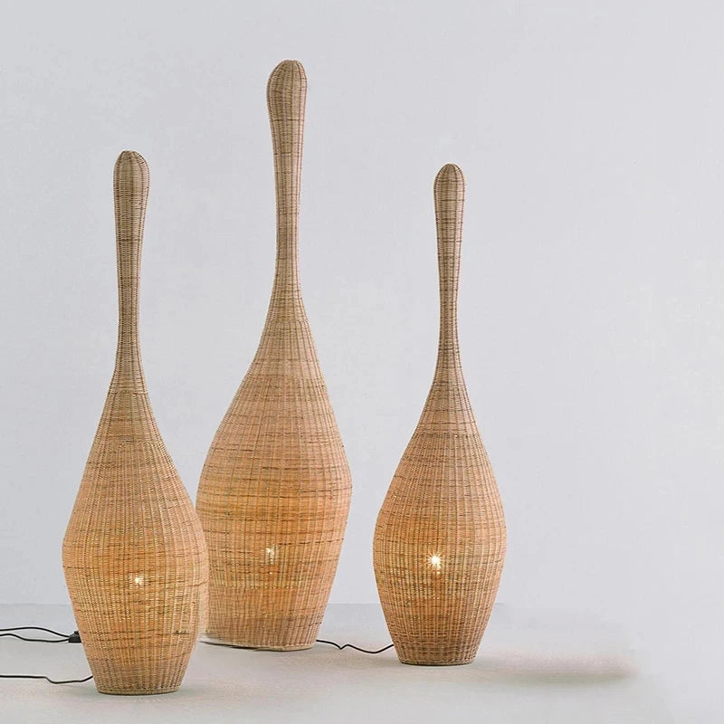 Lampadaire gourde en rotin au col élancé