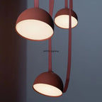 Suspension LED dôme Ø 20 cm sur sangle en cuir, noire ou terracotta