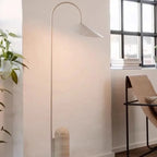Lampadaire arc à abat-jour feuille et socle en marbre, 136 cm