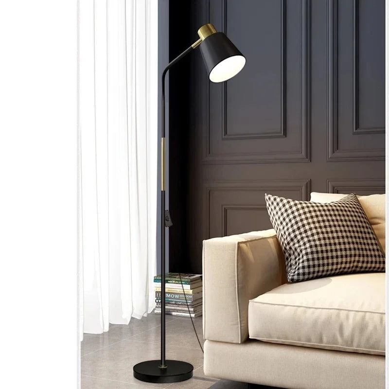 Lampadaire liseuse à tête orientable et finitions dorées, 3 coloris