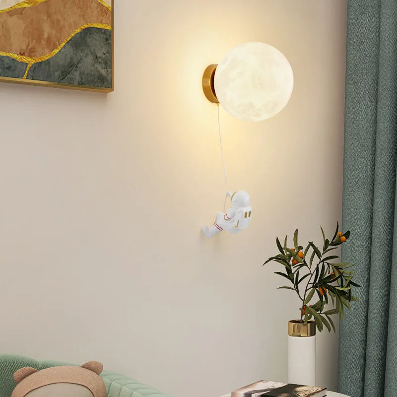 Applique murale lune avec astronaute suspendu, LED pour enfant