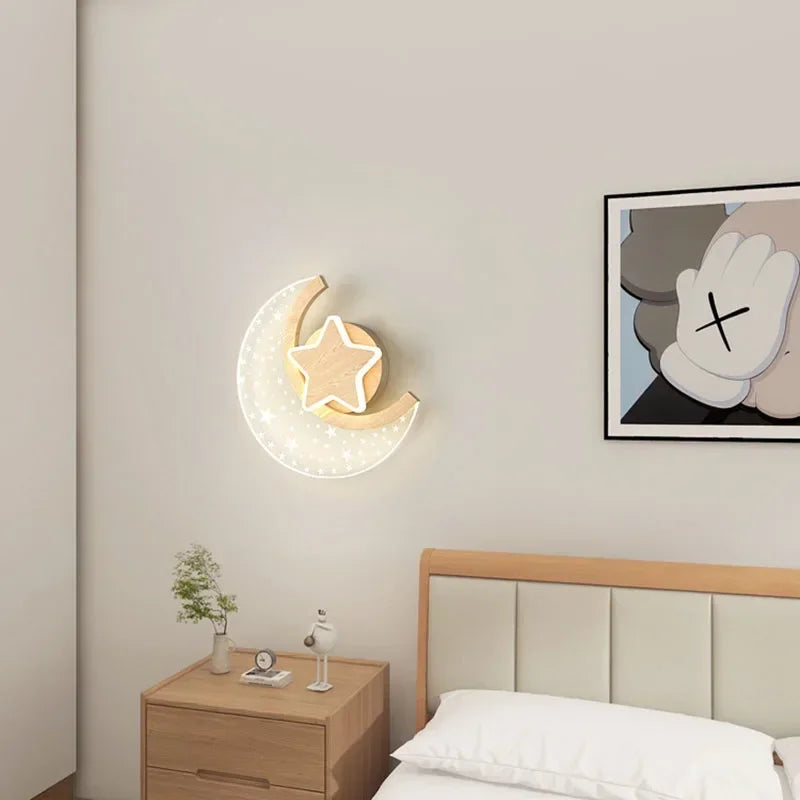 Une lune étoilée au-dessus du lit ou du bureau