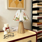 Lampe de chevet rétro en rotin, abat-jour accordéon et pied cône