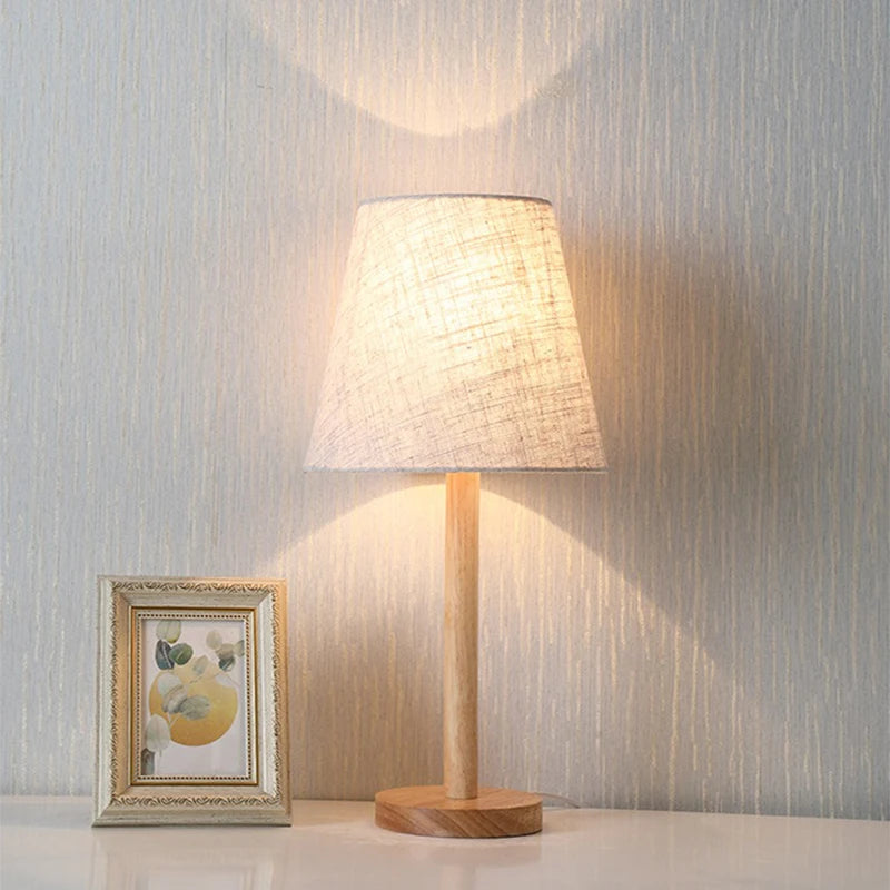 Lampe de chevet abat-jour tissu sur pied en bois, câble USB