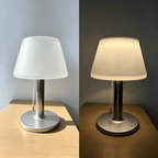 Lampe de table solaire abat-jour blanc et pied argenté, IP44