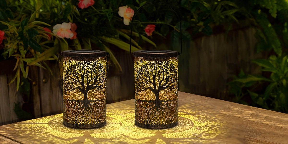 Lanterne solaire cylindre en métal ajouré, motif arbre de vie
