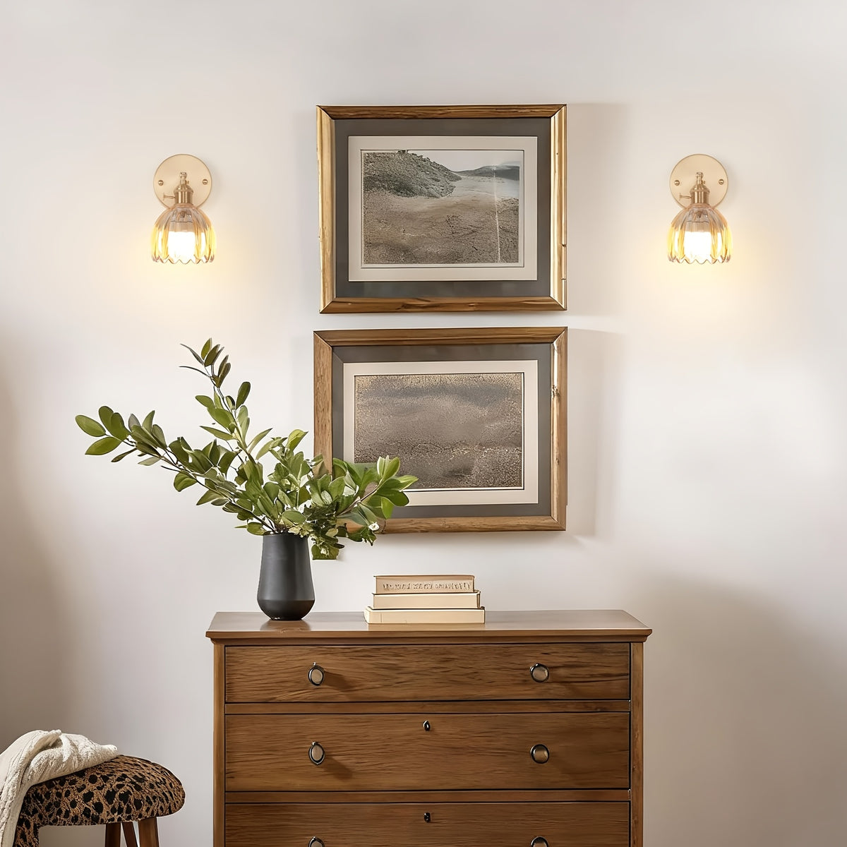 Applique murale sans fil, tulipe en verre côtelé et col doré