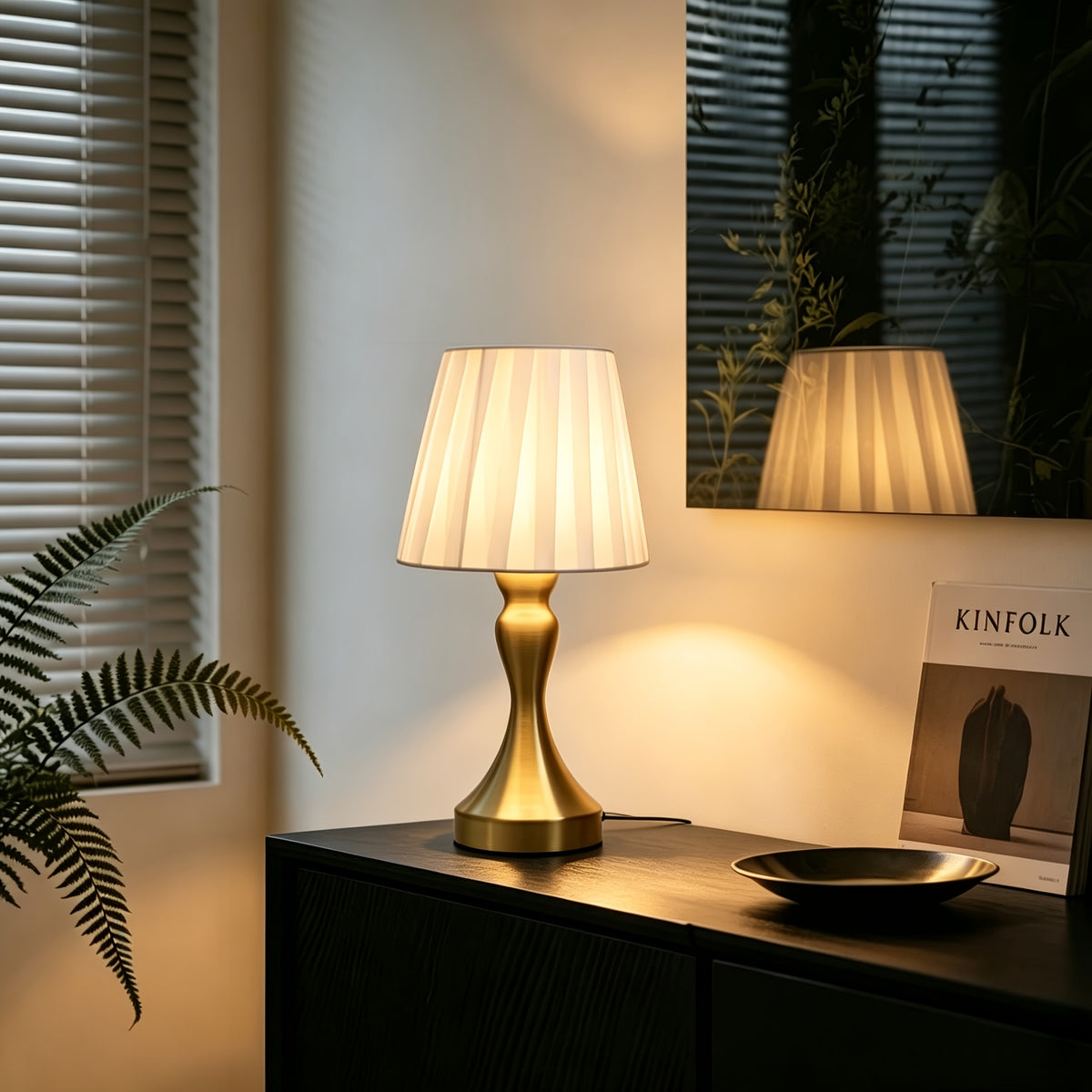 Une lumière tamisée pour la chambre et le bureau