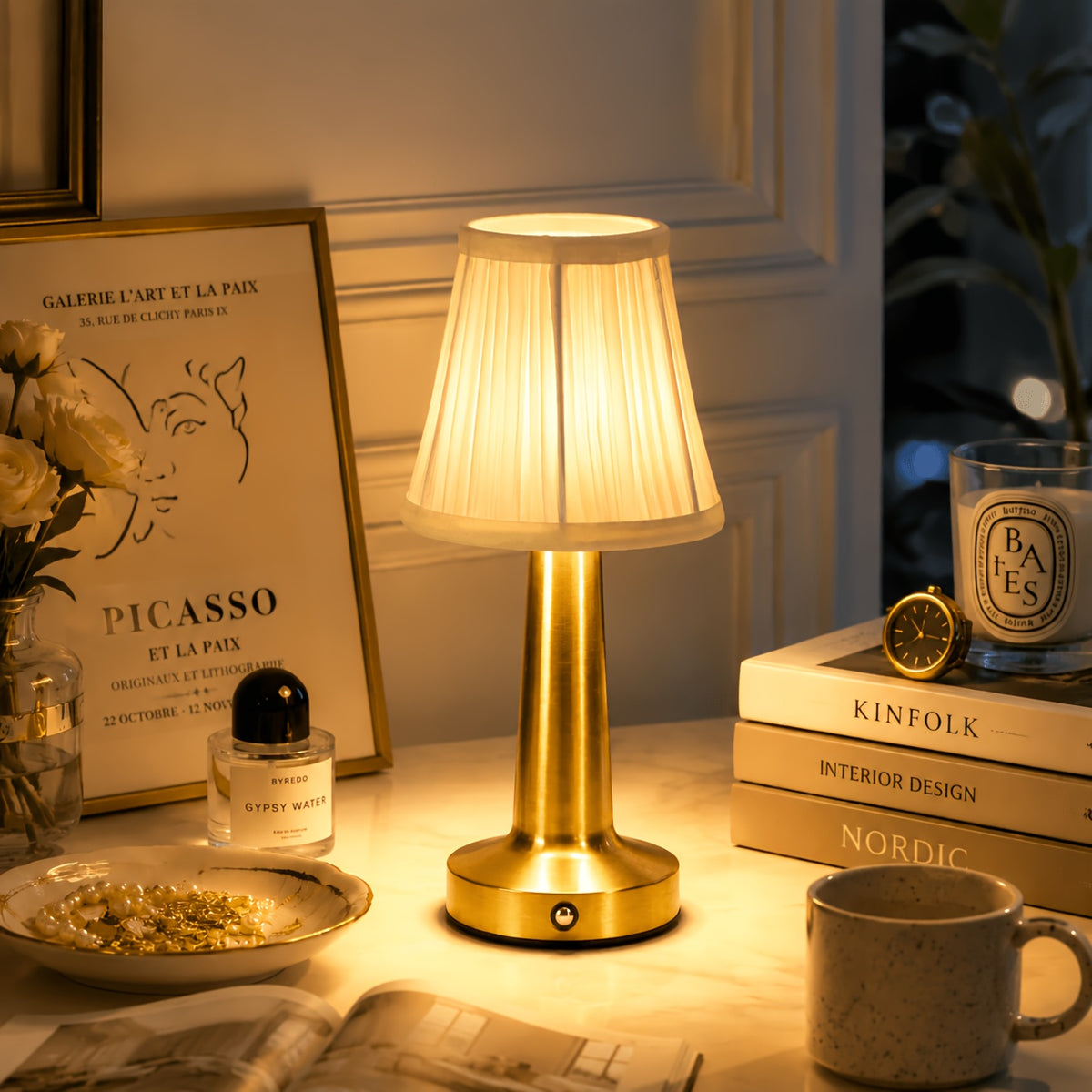 Lampe bistrot sans fil à l'abat-jour plissé blanc