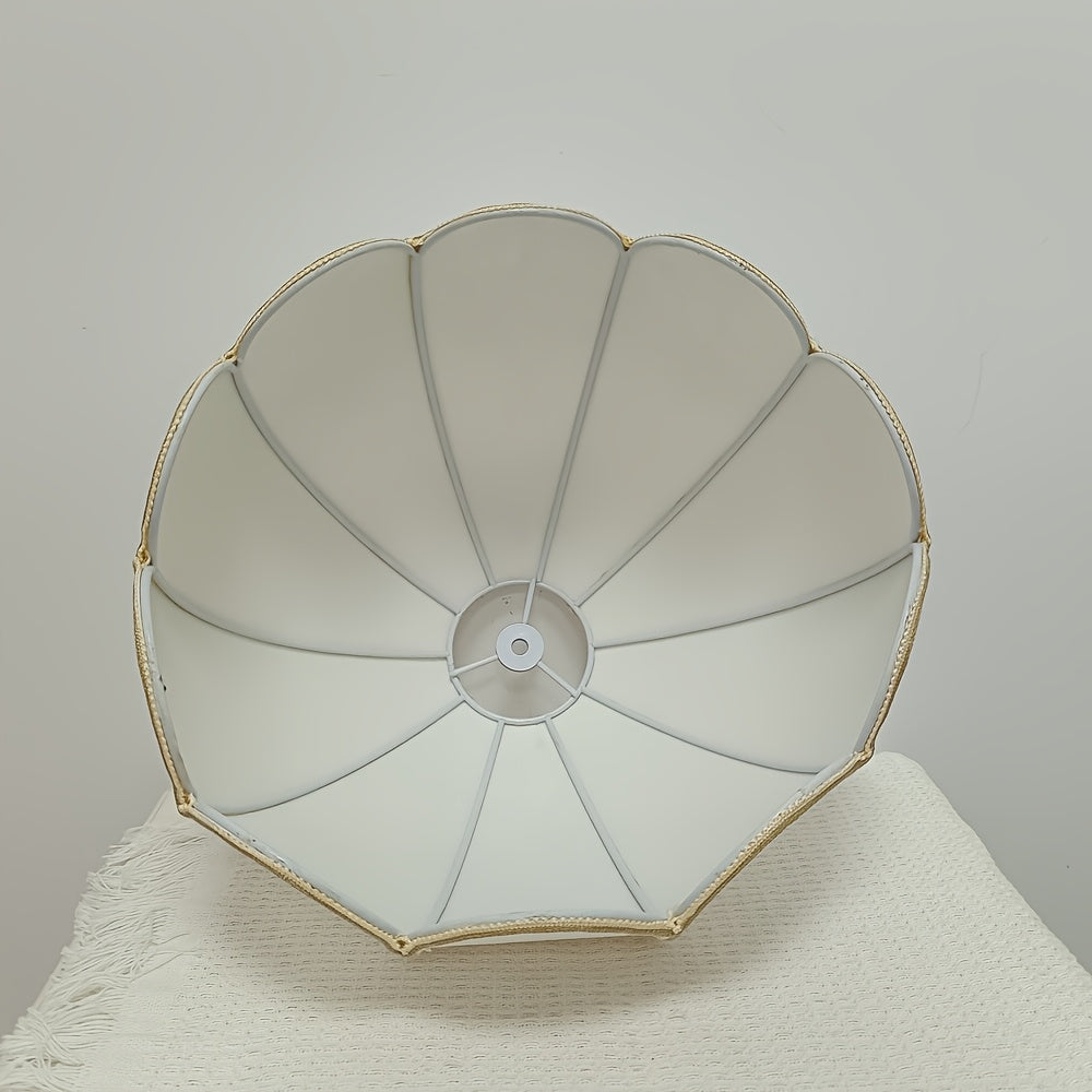 Abat-jour à pétales en tissu blanc et galon doré, Ø 33 x H 23 cm