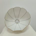 Abat-jour à pétales en tissu blanc et galon doré, Ø 33 x H 23 cm