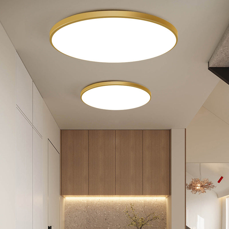 Une lumière franche pour l'entrée et le couloir