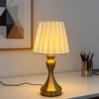 Lampe de chevet à abat-jour plissé blanc et pied doré balustre