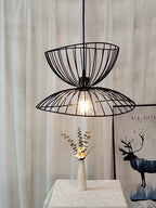 Suspension cage en fil de métal noir en forme de nœud, Ø 40 cm