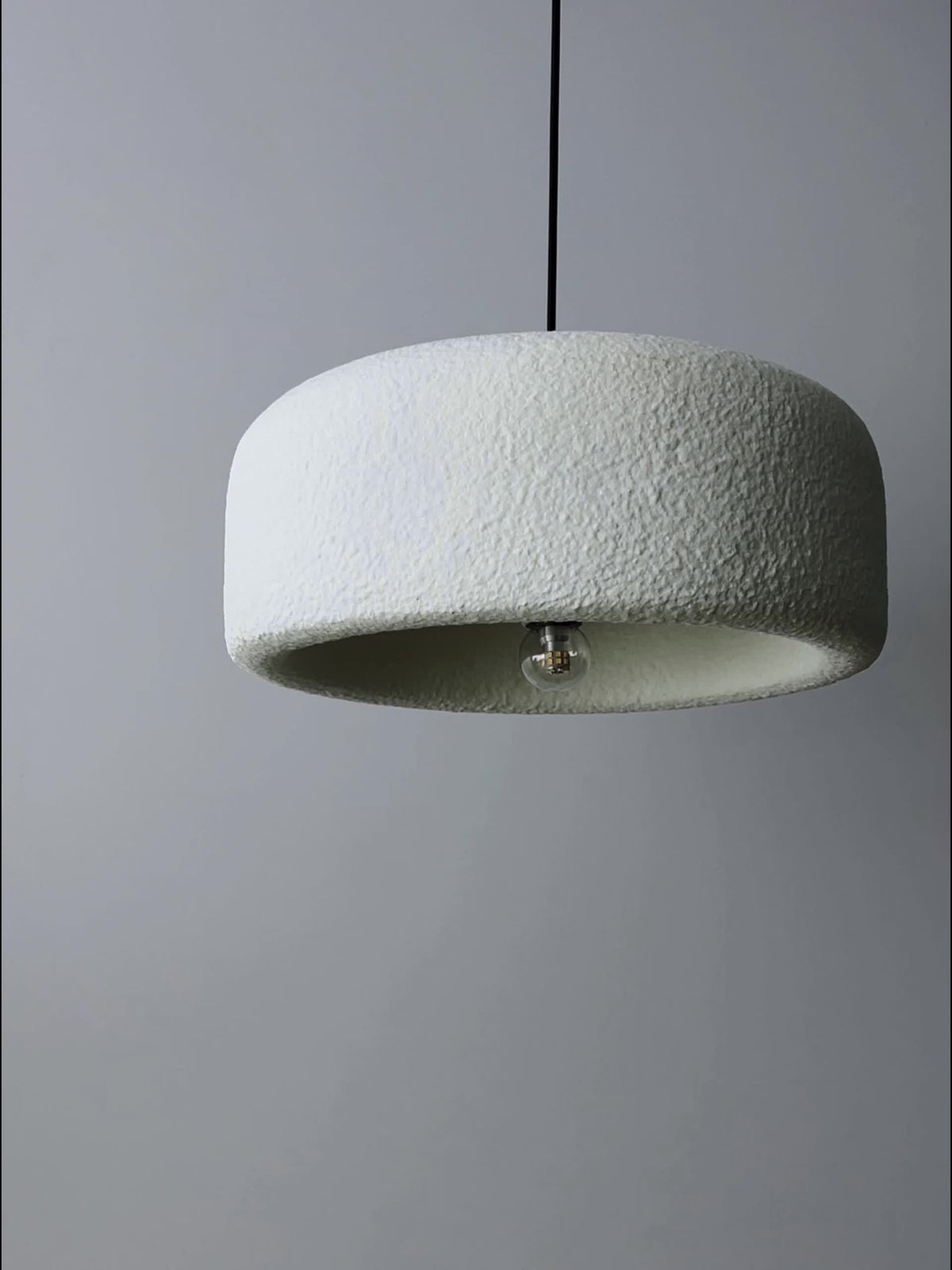 Abat-jour cylindre texture pierre blanc crème, esprit méditerranéen