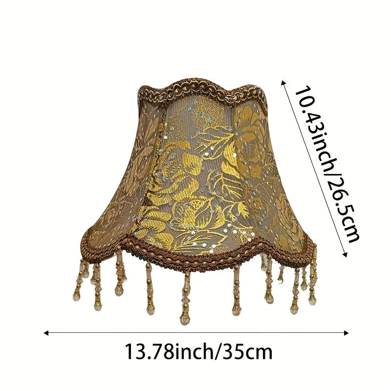 Abat-jour pagode en dentelle dorée à frange de perles ambrées