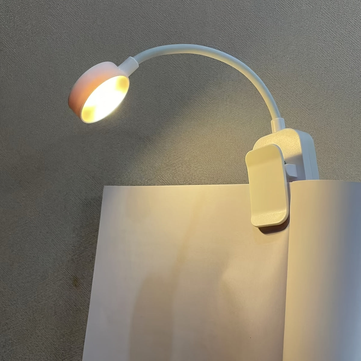 Lampe de lecture à pince blanche à tête ronde, sur piles, 22,5 cm