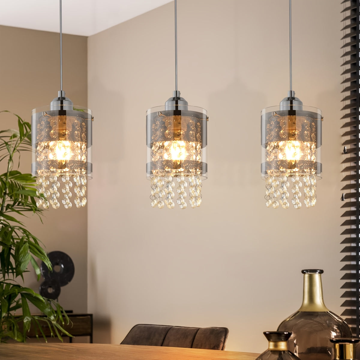 Un lustre aligné pour îlot de cuisine et table