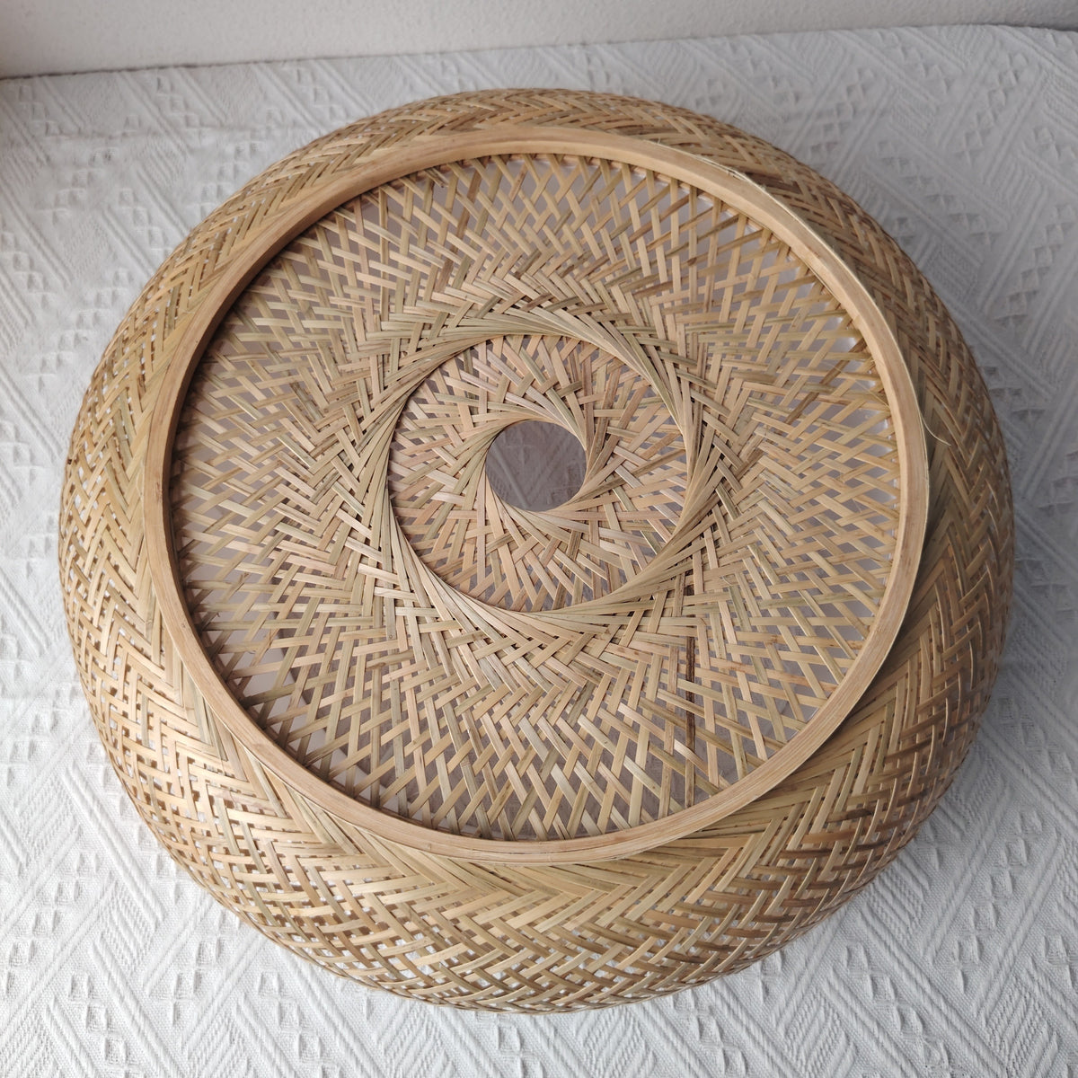 Grand abat-jour galet en bambou tressé en losanges, Ø 50 cm