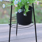 Lampadaire solaire trépied à lanterne grillagée et support de pot