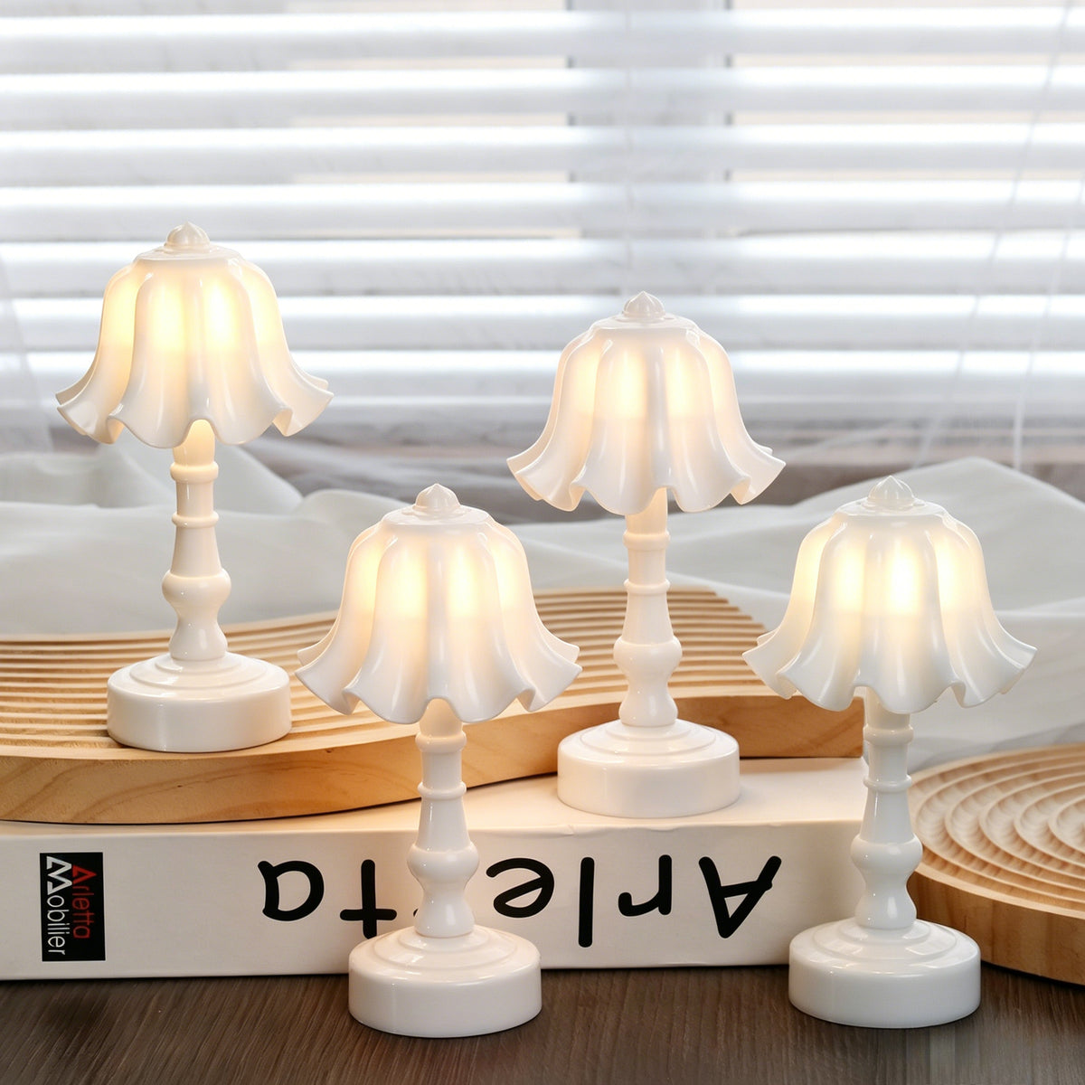 Mini lampe de table 14 cm à piles, abat-jour cloche, lotus ou pagode