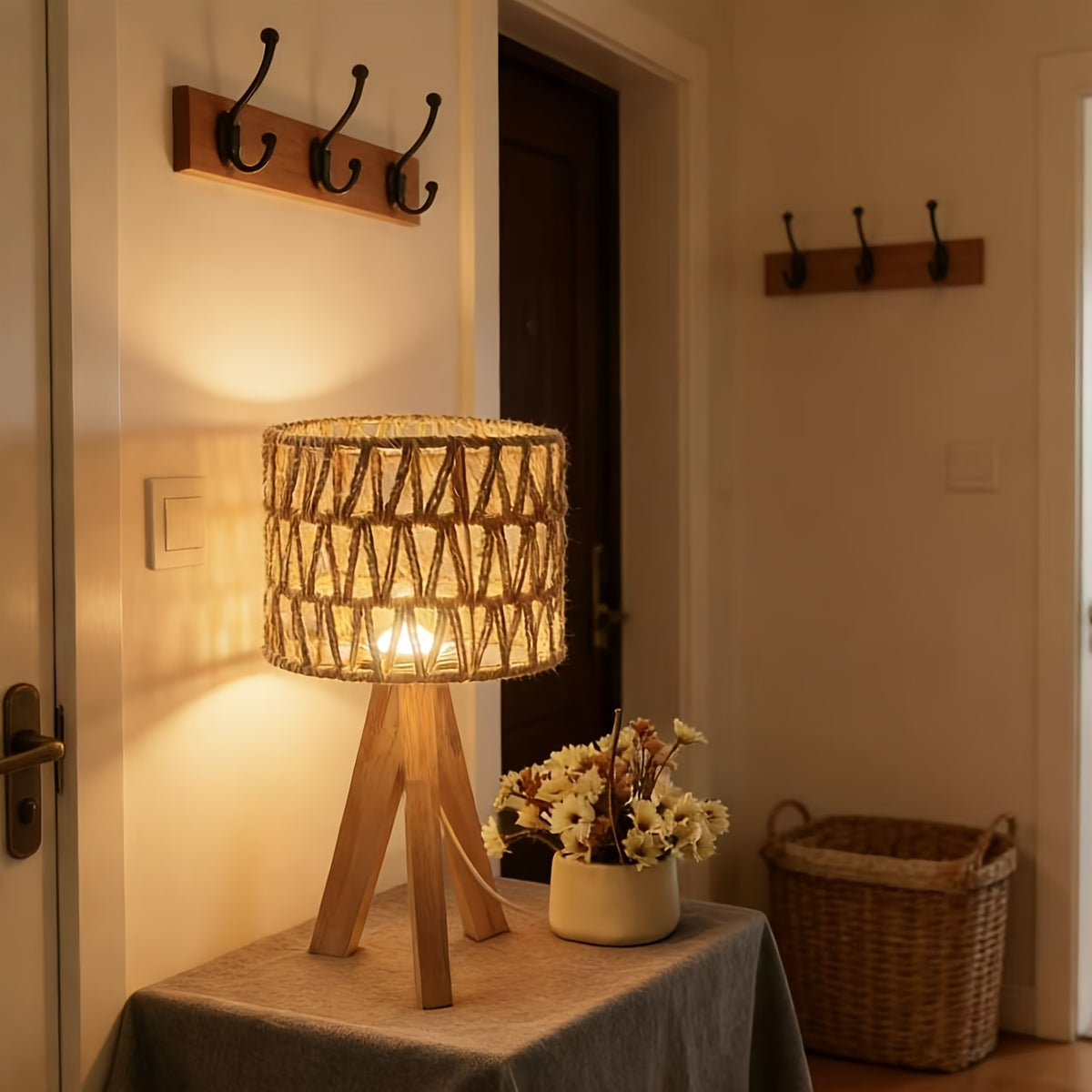 Lampe de chevet trépied en bois, abat-jour en corde tressée ajourée