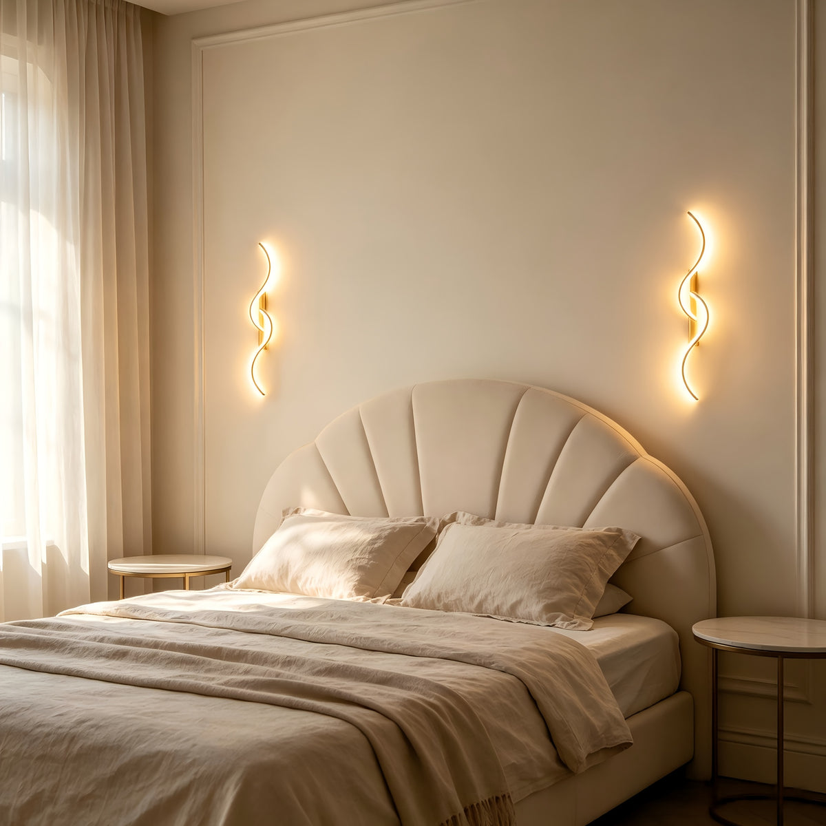 Applique murale LED dorée en S de 60 cm, lumière blanc neutre 4000 K