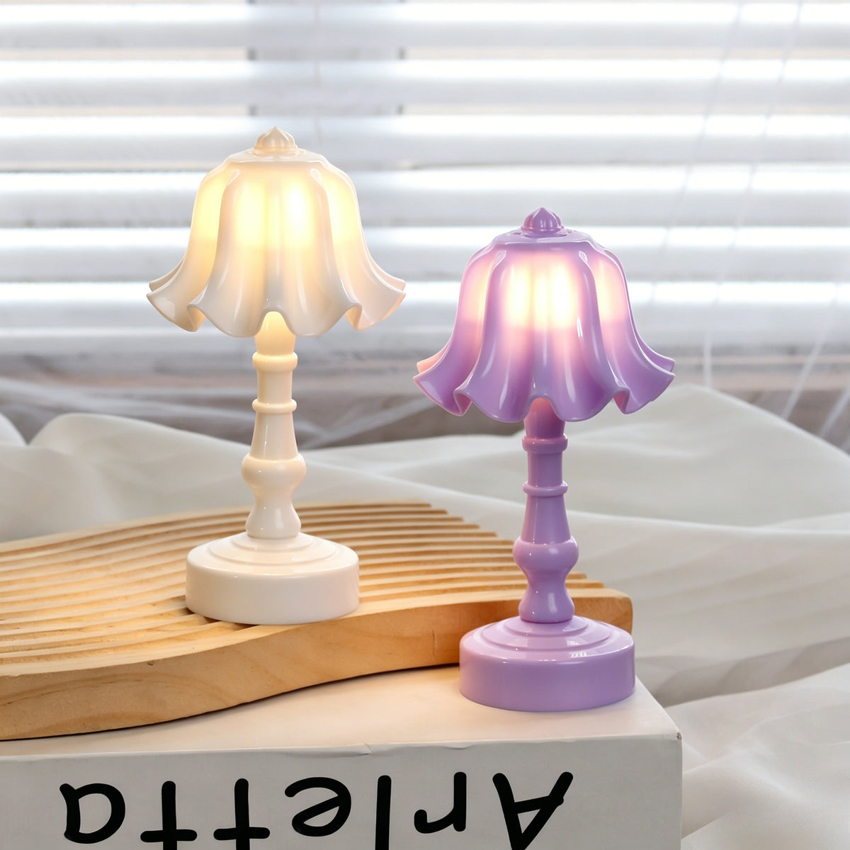 Mini lampe de table 14 cm à piles, abat-jour cloche, lotus ou pagode