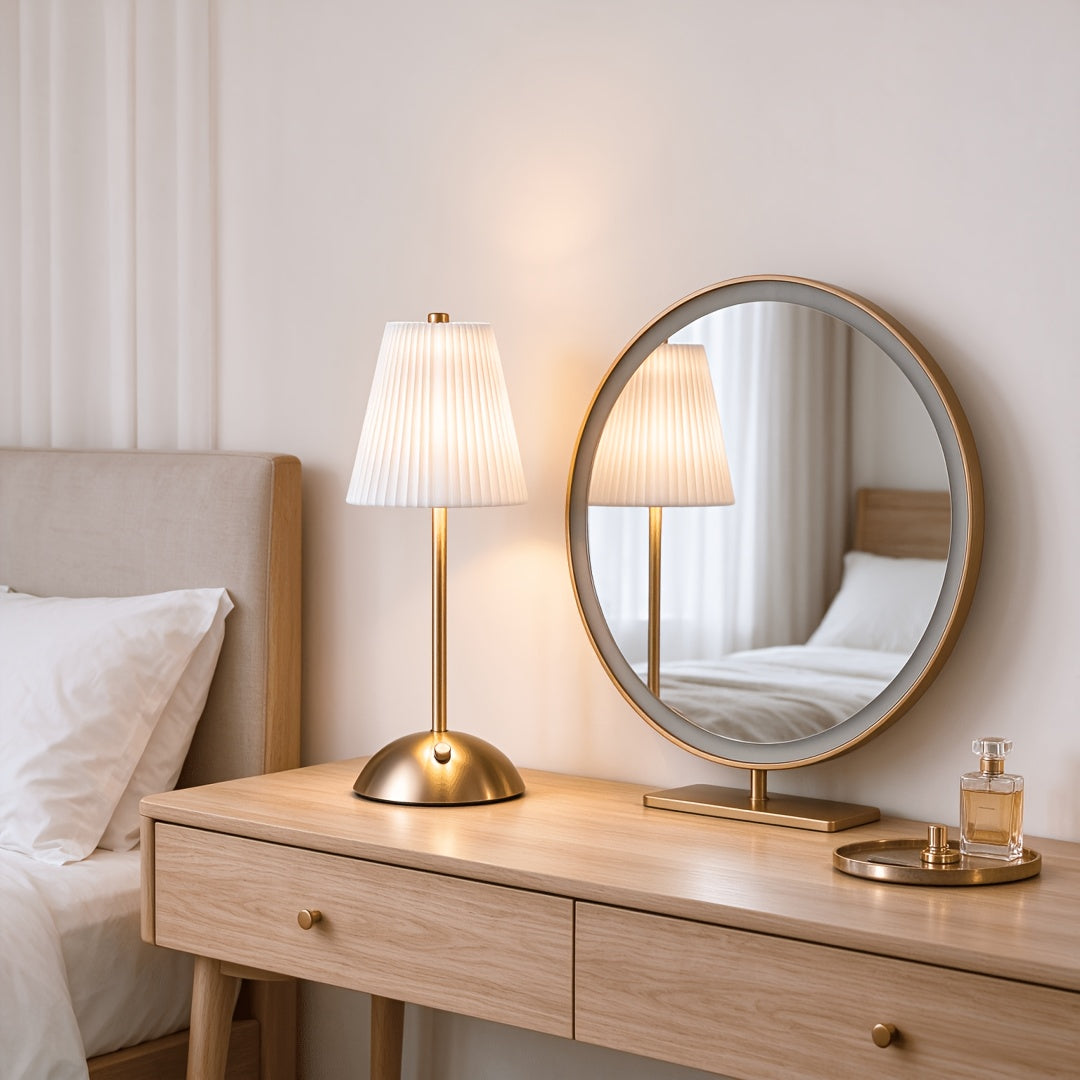 Paire de lampes sans fil plissées, socle doré en dôme, 30 cm