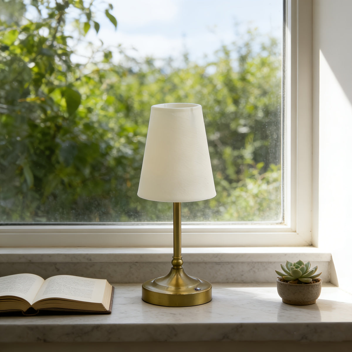 Lampe de chevet rechargeable au pied doré, abat-jour tissu 36 cm