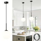 Suspension boule en verre opalin blanc Ø 20 cm, tige noire
