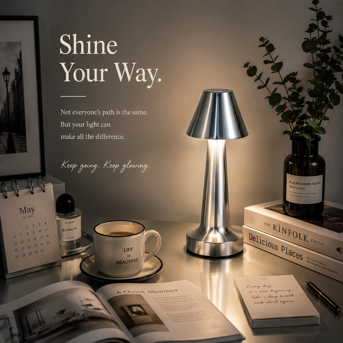Petite lampe sans fil à chapeau conique en métal doré, 20,5 cm