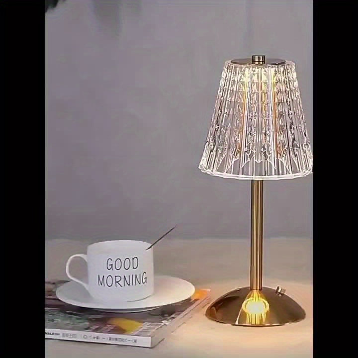 Duo de lampes sans fil dorées aux abat-jour taillé et cannelé