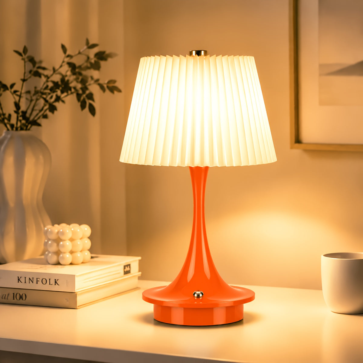 Lampe plissée sans fil sur pied trompette laqué